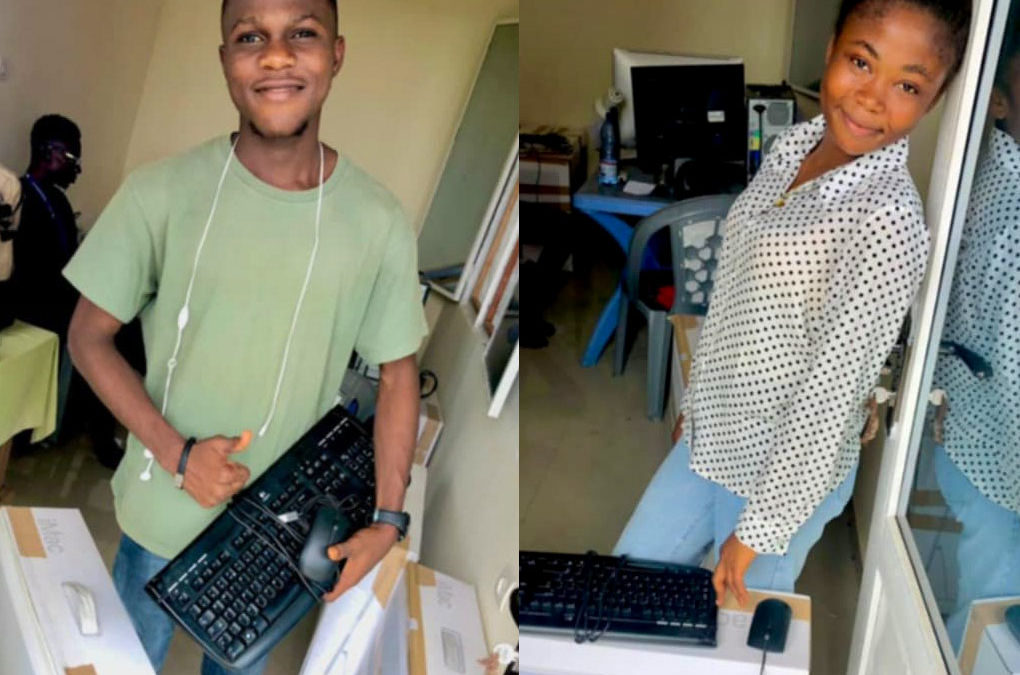 Chaque ordinateur est pourvu d’un clavier et d’une souris